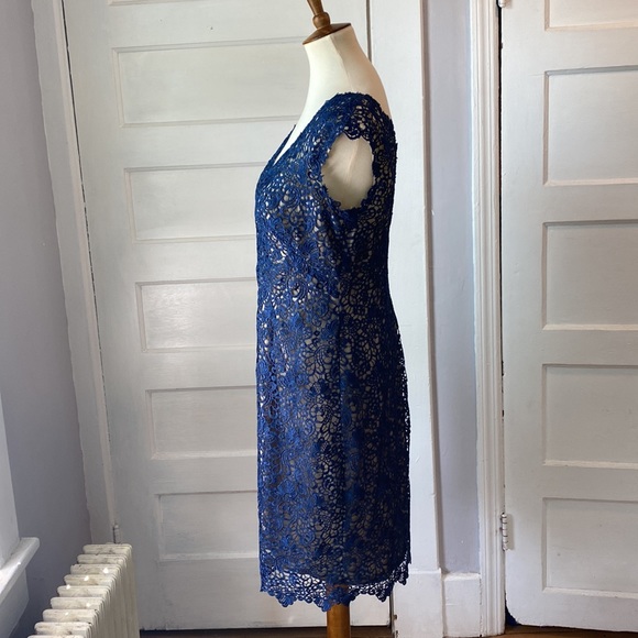 Social Occasions by Mon Cheri Lace Dress, Size 14 - Picture 10 of 17